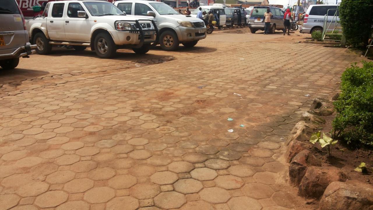Palema Crown Hotel Gulu Extérieur photo