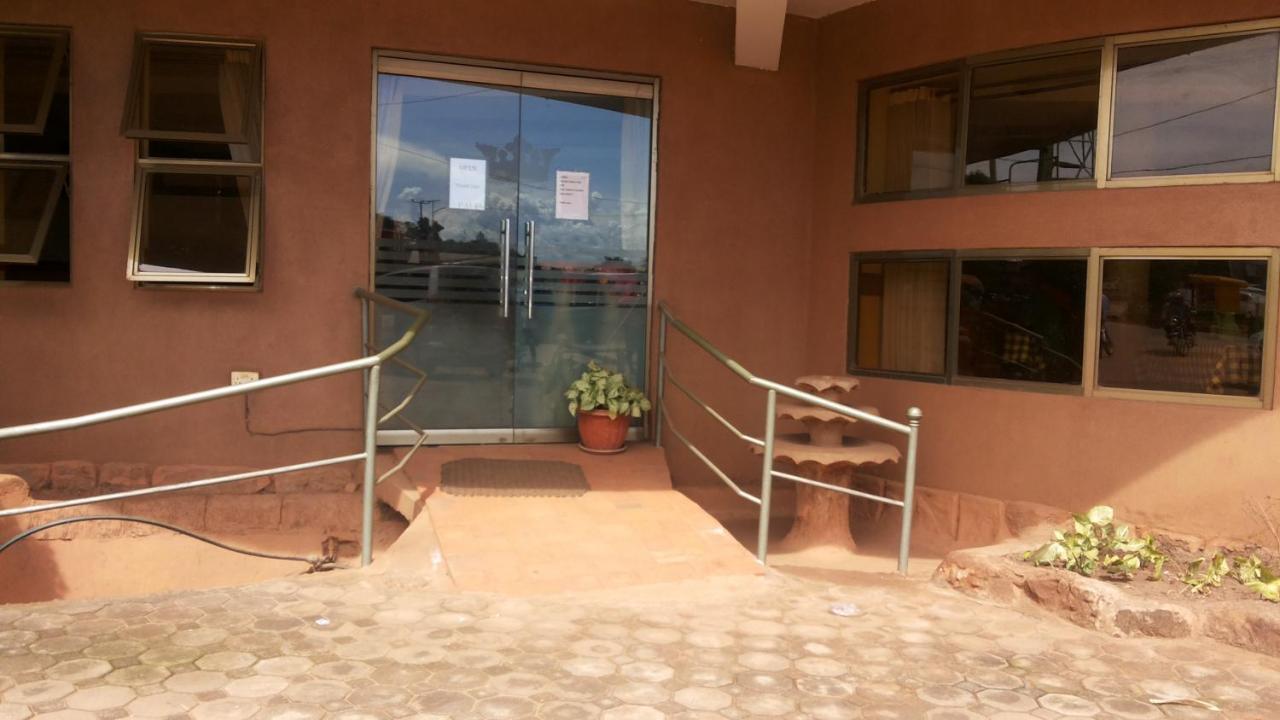 Palema Crown Hotel Gulu Extérieur photo